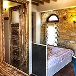 Parmis Boutique House 게스트하우스 3*