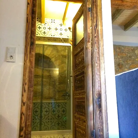 Parmis Boutique House Pensionat