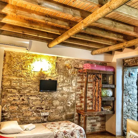 Parmis Boutique House Pensiune