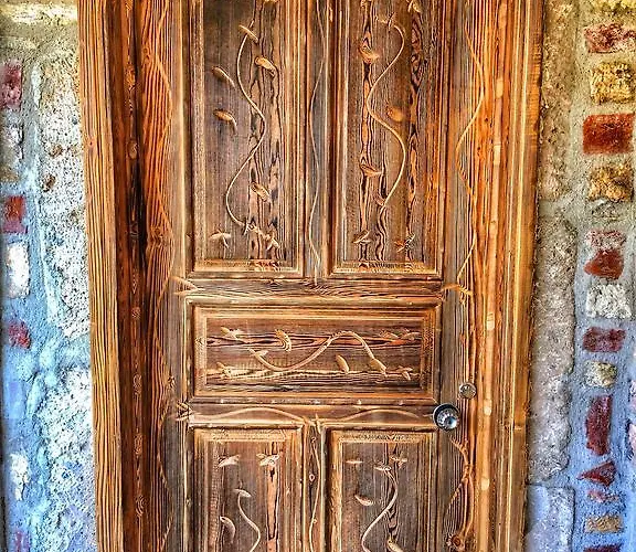 Πανσιόν Parmis Boutique House 3*