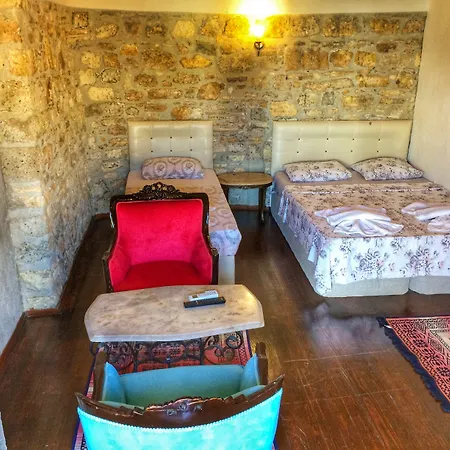 Gasthuis Parmis Boutique House 3*