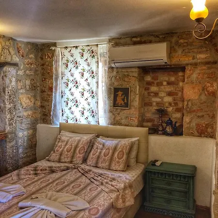 Parmis Boutique House 3*