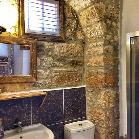 Parmis Boutique House